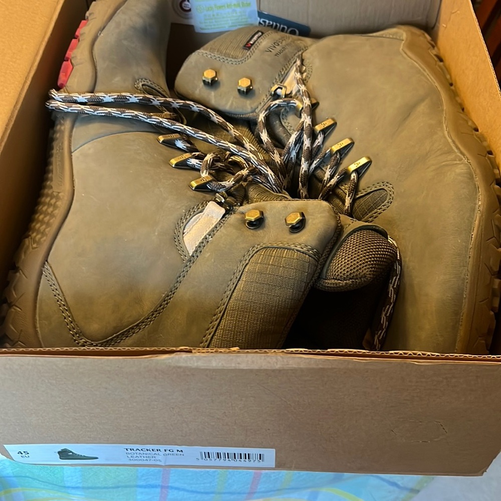Men’s vivobarefoot Tracker FG Green Leather Boots size 45